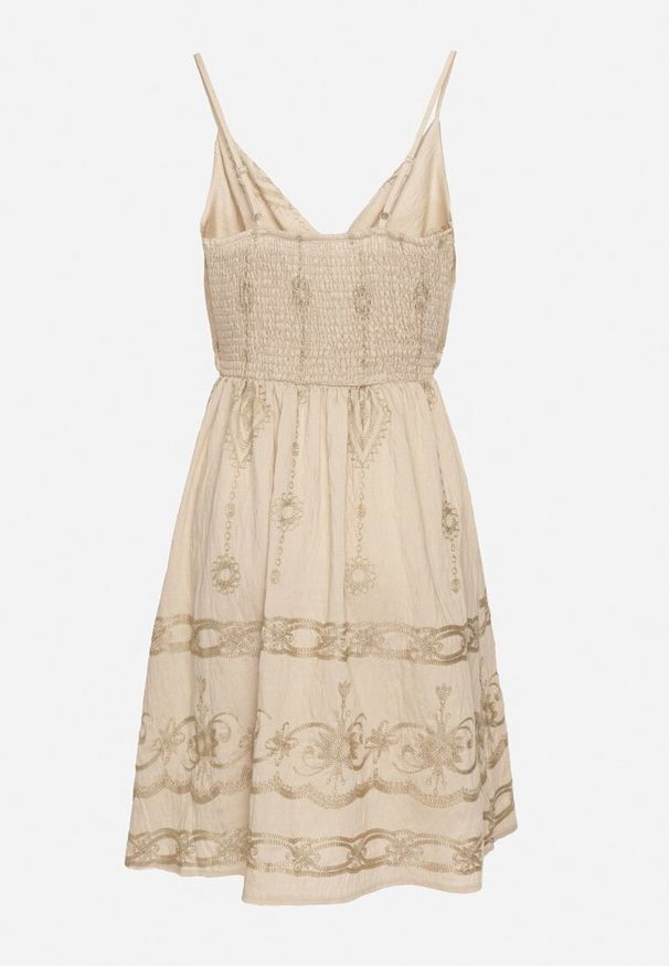 Born2be - Beżowa Sukienka Boho z Wiskozy na Ramiączkach Zdobiona Metalicznym Haftem Saleriela. Okazja: na spacer, na co dzień. Kolor: beżowy. Materiał: wiskoza. Długość rękawa: na ramiączkach. Wzór: aplikacja, haft. Typ sukienki: rozkloszowane. Styl: boho