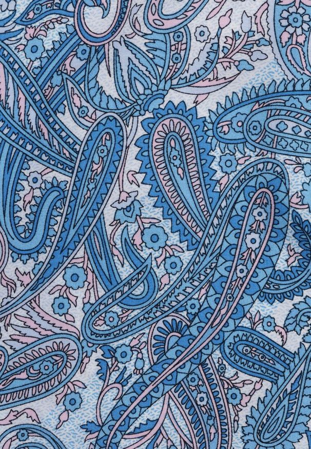 Renee - Niebieska Bawełniana Sukienka Paisley z Kopertowym Dekoltem z Falbaną i Gumką w Talii Brionea. Okazja: na co dzień. Typ kołnierza: dekolt kopertowy. Kolor: niebieski. Materiał: bawełna. Długość rękawa: krótki rękaw. Wzór: paisley. Typ sukienki: kopertowe. Styl: elegancki, casual