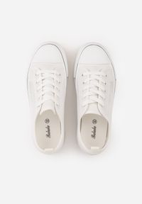 Born2be - Białe Trampki na Grubej Podeszwie z Plecioną Cholewką Nalivera. Okazja: na co dzień. Kolor: biały. Materiał: skóra, jeans. Szerokość cholewki: normalna. Styl: casual, rockowy #6