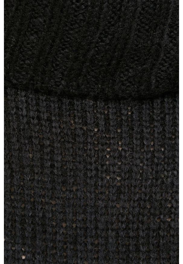 Brave Soul Sweter damski kolor czarny z golfem. Okazja: na co dzień. Typ kołnierza: golf. Kolor: czarny. Materiał: dzianina. Długość rękawa: długi rękaw. Długość: długie. Styl: casual