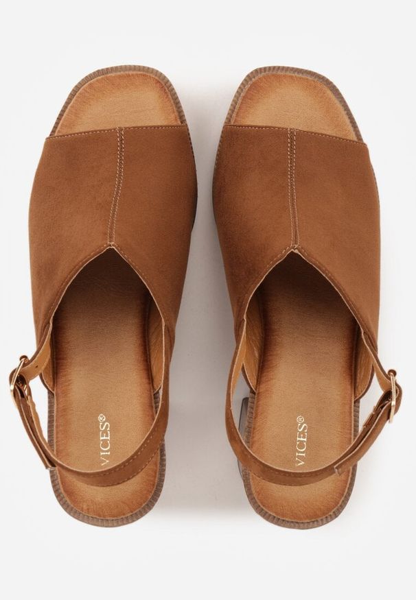 Renee - Jasnobrązowe Sandały VICES na Słupku i Platformie Stylizowanych na Drewniane Lobenti. Zapięcie: sprzączka. Kolor: brązowy. Materiał: jeans. Sezon: lato. Obcas: na platformie