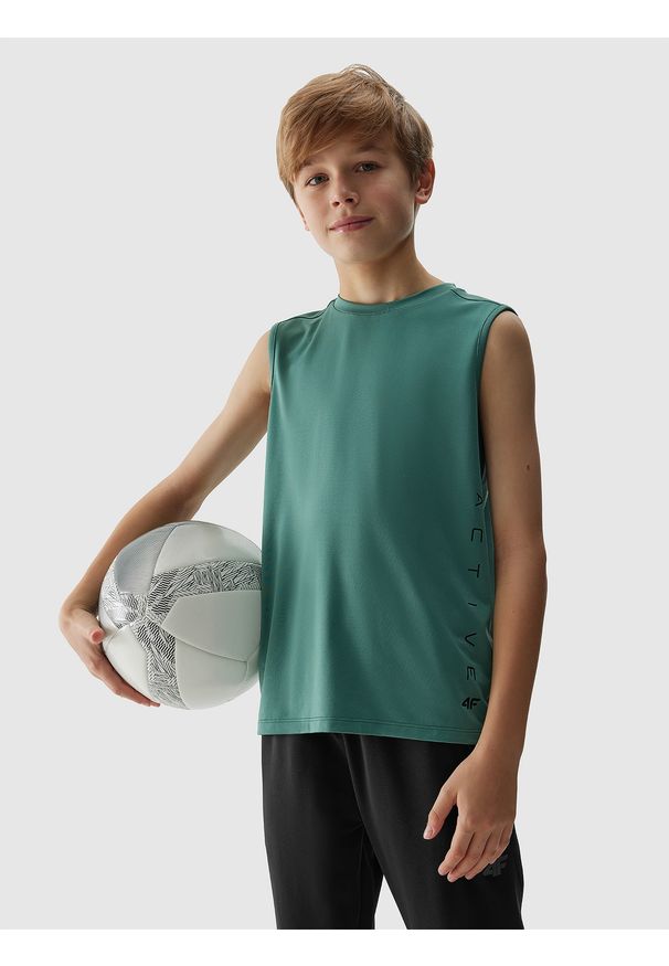 4f - Tank-top sportowy chłopięcy - zielony. Kolor: zielony. Materiał: włókno, syntetyk, dzianina, elastan, materiał. Długość rękawa: na ramiączkach. Wzór: jednolity, napisy, ze splotem, gładki. Sport: fitness