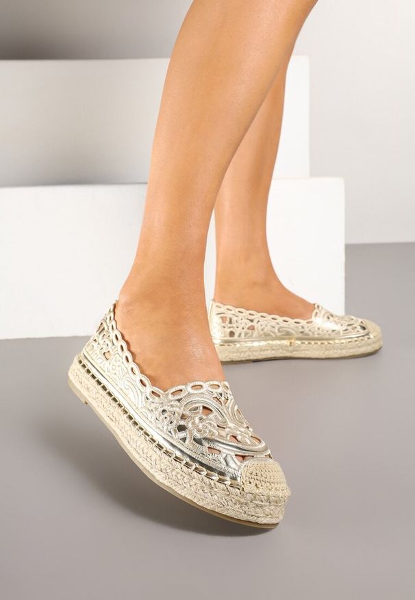 Born2be - Złote Ażurowe Espadryle na Płaskiej Podeszwie Elearuna. Kolor: złoty. Materiał: jeans. Wzór: ażurowy. Obcas: na płaskiej podeszwie. Styl: elegancki