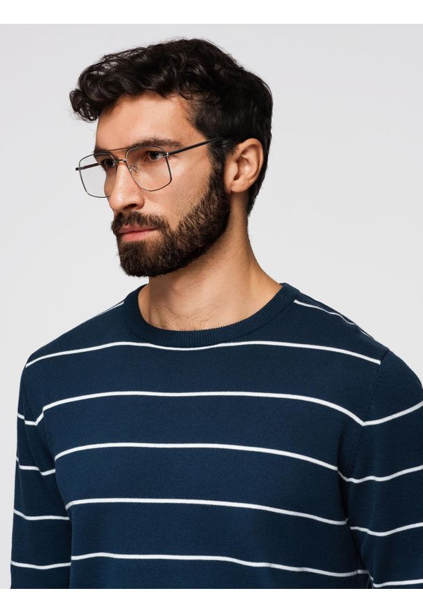 Ombre Clothing - Casualowy męski sweter w poziome paski – granatowy V1. Okazja: na co dzień. Kolor: niebieski. Materiał: bawełna, nylon, włókno, materiał. Wzór: paski. Styl: casual