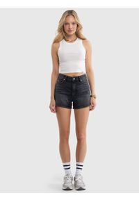 Big-Star - Szorty damskie jeansowe z linii Authentic czarne z przetarciami Authentic Girl 913. Okazja: na spacer. Stan: podwyższony. Kolor: czarny. Materiał: jeans. Sezon: lato. Styl: elegancki #2