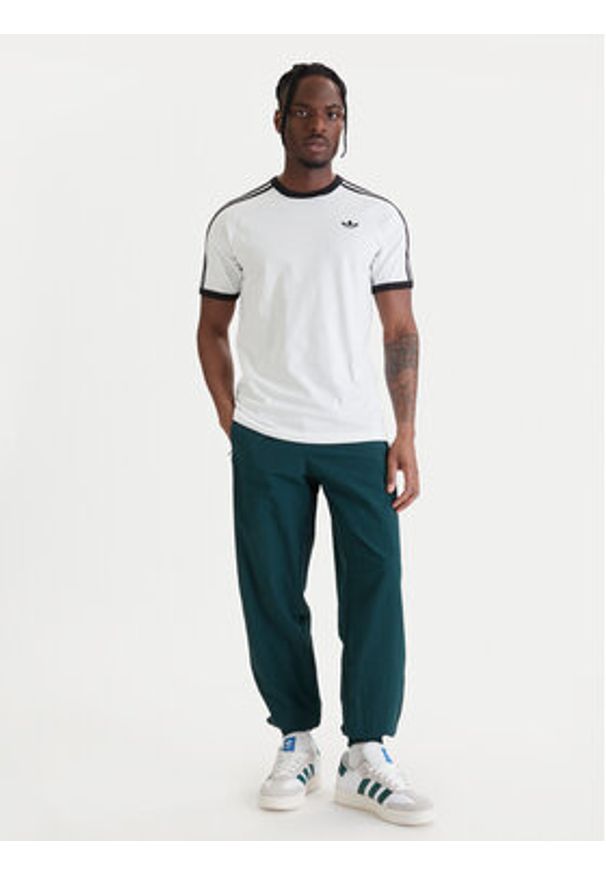 Adidas - adidas T-Shirt 3-Stripes KE3537 Biały Regular Fit. Kolor: biały. Materiał: bawełna