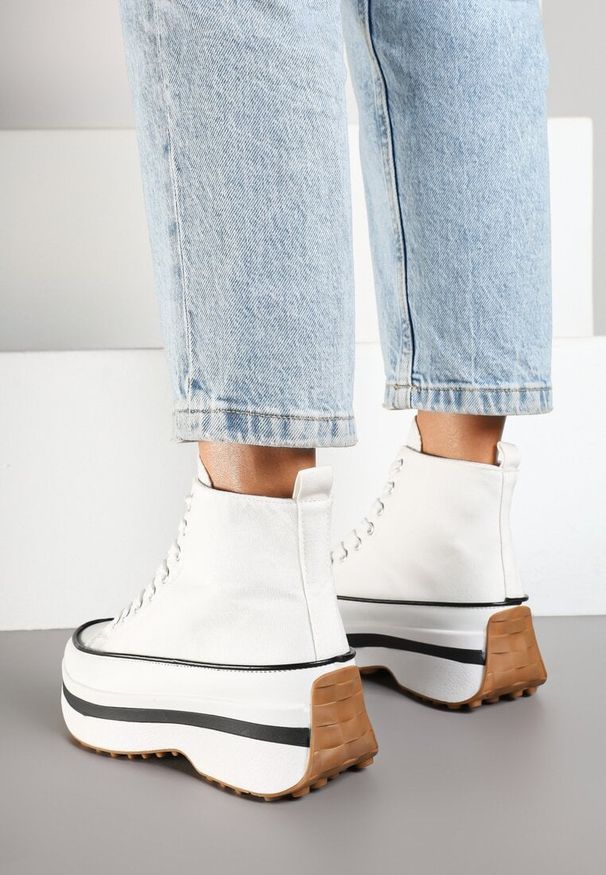 Born2be - Białe Trampki za Kostkę na Grubej Podeszwie Danilira. Okazja: na co dzień. Wysokość cholewki: za kostkę. Kolor: biały. Materiał: jeans, skóra. Styl: elegancki, casual