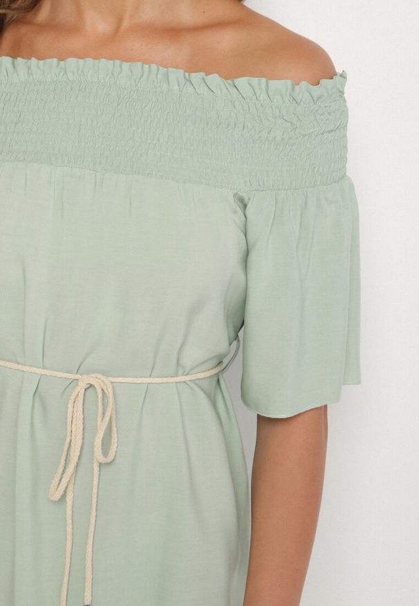 Born2be - Zielona Sukienka z Wiskozą Bawełną Hiszpańskim Dekoltem i Sznurkiem Lilarenne. Okazja: na co dzień. Kolor: zielony. Materiał: wiskoza, bawełna. Sezon: lato. Styl: casual, elegancki