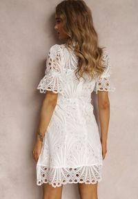 Renee - Biała Sukienka Aeryse. Kolor: biały. Materiał: koronka. Wzór: aplikacja, koronka. Długość: mini