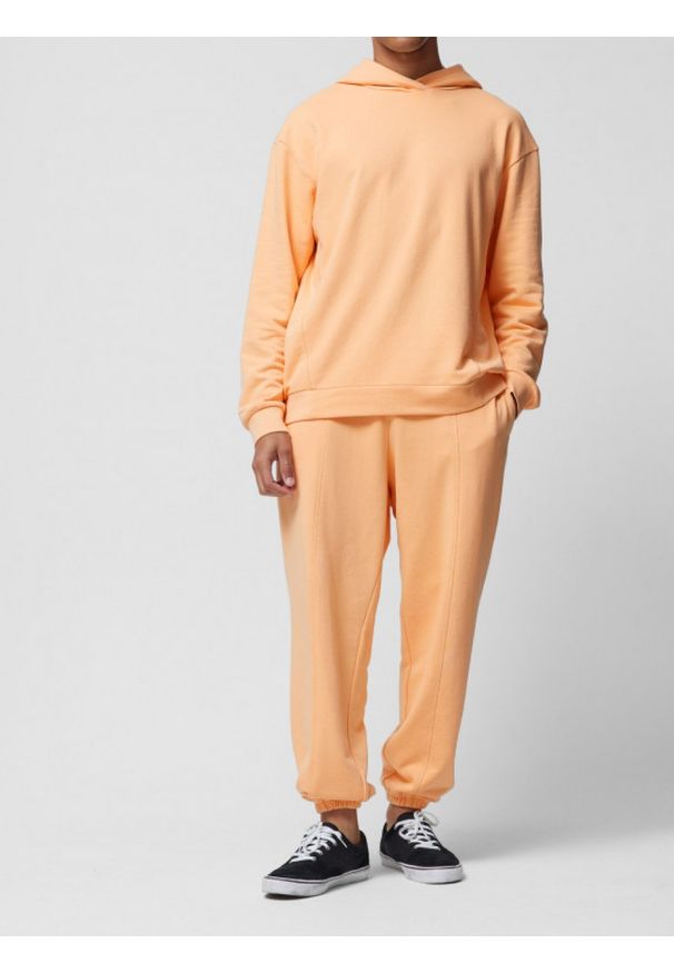 outhorn - Spodnie dresowe joggery męskie - pomarańczowe. Kolor: pomarańczowy. Materiał: dresówka. Wzór: ze splotem, gładki