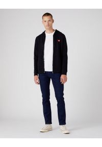 Wrangler - WRANGLER ZIP THRU HOODIE MĘSKA BLUZA LOGO W664HA100 112320252. Okazja: na spacer, na co dzień. Typ kołnierza: kaptur. Materiał: jeans, puch, bawełna. Styl: elegancki, casual, klasyczny, sportowy #2