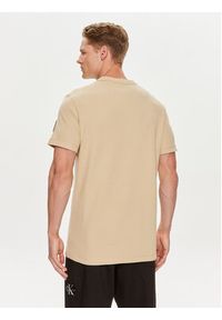 Calvin Klein Jeans T-Shirt J30J323489 Beżowy Regular Fit. Kolor: beżowy. Materiał: bawełna