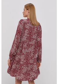 Vero Moda - Sukienka. Kolor: czerwony. Materiał: tkanina. Długość rękawa: długi rękaw. Typ sukienki: rozkloszowane #3