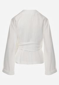 Renee - Biała Wiskozowa Bluzka z Kopertowym Dekoltem i Wiązaniem z Boku Velarila. Typ kołnierza: dekolt kopertowy. Kolor: biały. Materiał: wiskoza #6