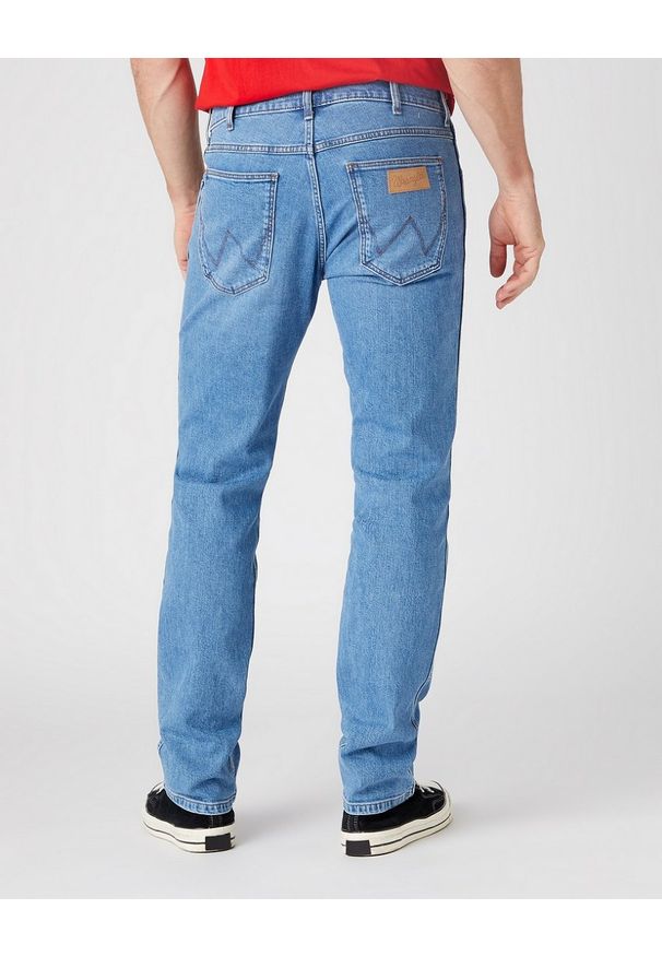 Wrangler - WRANGLER GREENSBORO MĘSKIE SPODNIE JEANSOWE MID TERM W15QHR18Y 112145829
