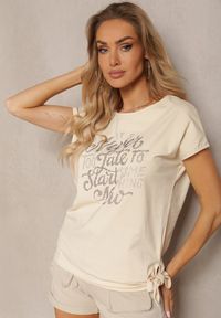 Renee - Beżowy T-shirt z Bawełny Ozdobiony Asymetrycznym Wiązaniem na Dole i Cyrkoniami Timanel. Okazja: na co dzień. Kolor: beżowy. Materiał: bawełna. Wzór: aplikacja. Styl: casual, elegancki #5