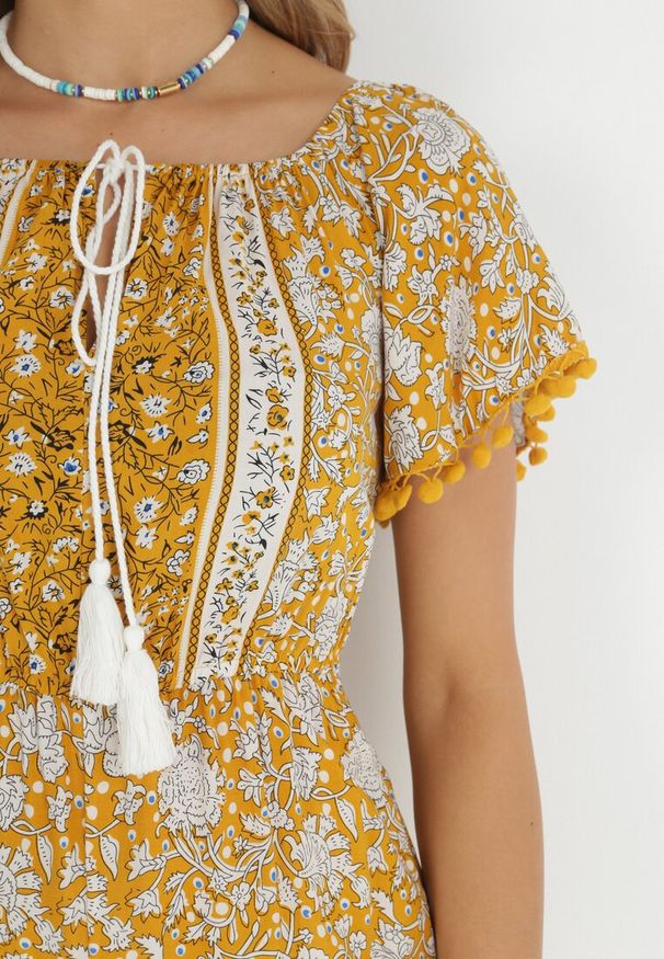 Born2be - Żółty Kombinezon Hesonia. Kolor: żółty. Długość rękawa: krótki rękaw. Długość: krótkie. Wzór: ażurowy, aplikacja, kwiaty. Styl: wakacyjny, boho
