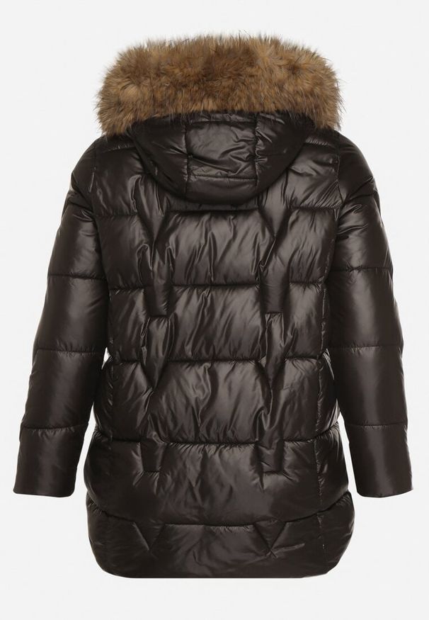Born2be - Czarna Kurtka z Pikowanymi Przeszyciami i Kapturem z Futrem Azinga. Okazja: na spacer. Typ kołnierza: golf. Kolekcja: plus size. Kolor: czarny. Materiał: futro. Styl: elegancki