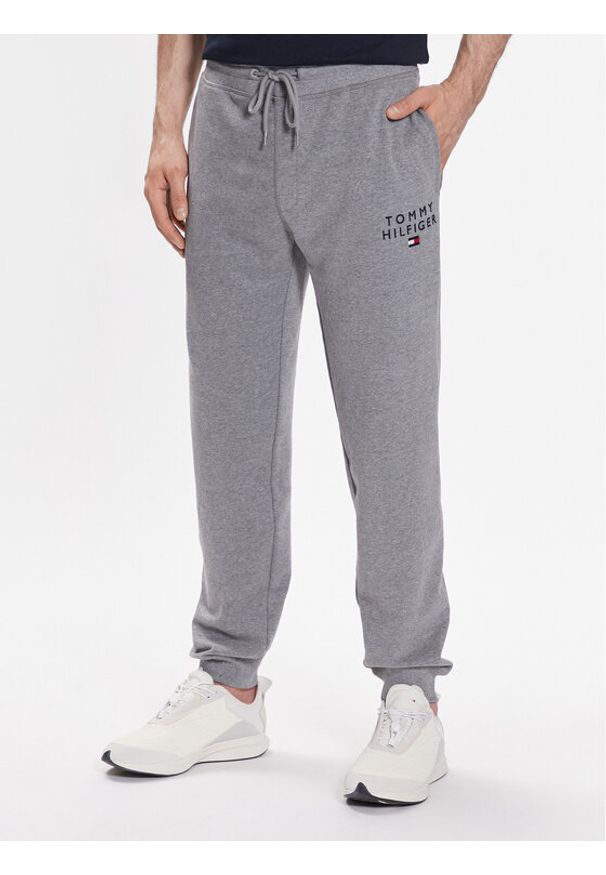 TOMMY HILFIGER - Tommy Hilfiger Spodnie dresowe UM0UM02880 Szary Regular Fit. Kolor: szary. Materiał: bawełna, syntetyk