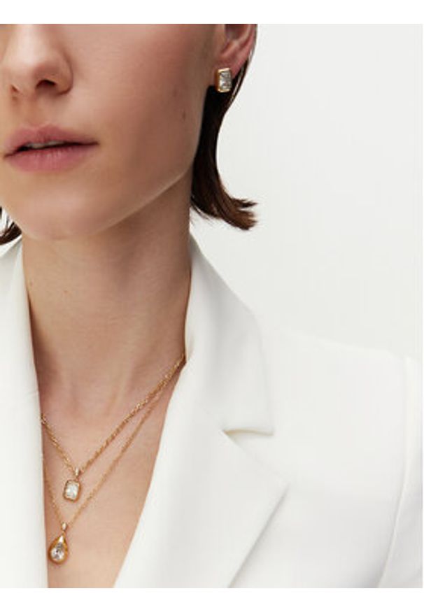Guess Kolczyki JUBE05 250JW Złoty. Materiał: metalowe. Kolor: złoty