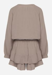 Born2be - Ciemnobeżowy Wiązany Bawełniany Kombinezon Boho z Falbankami i Wiązaniem Lalelia. Okazja: na co dzień, na imprezę. Kolor: beżowy. Materiał: bawełna. Długość rękawa: długi rękaw. Długość: długie. Sezon: lato. Styl: boho