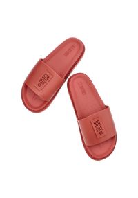 Big-Star - Czerwone Klapki Big Star Modne Buty Na Lato. Okazja: na spacer, na plażę, na co dzień. Kolor: czerwony. Materiał: materiał, syntetyk. Wzór: kolorowy. Sezon: lato. Styl: casual, wakacyjny, sportowy #2