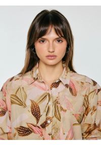 Big-Star - Koszula damska lniana w roślinny wzór wielokolorowa Kelliri 000. Okazja: na co dzień. Kolor: wielokolorowy. Materiał: len. Wzór: nadruk. Sezon: lato. Styl: klasyczny, casual #2