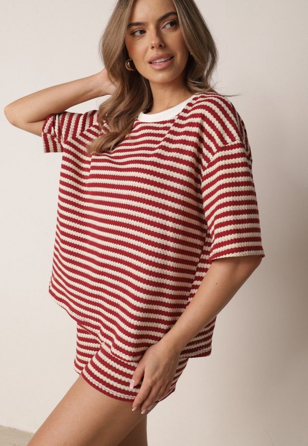 Born2be - Beżowo-Czerwony Komplet Bawełniany z Dzianiny Szorty i T-shirt o Luźnym Kroju w Paski Proseltte. Kolor: beżowy. Materiał: bawełna, dzianina. Wzór: paski