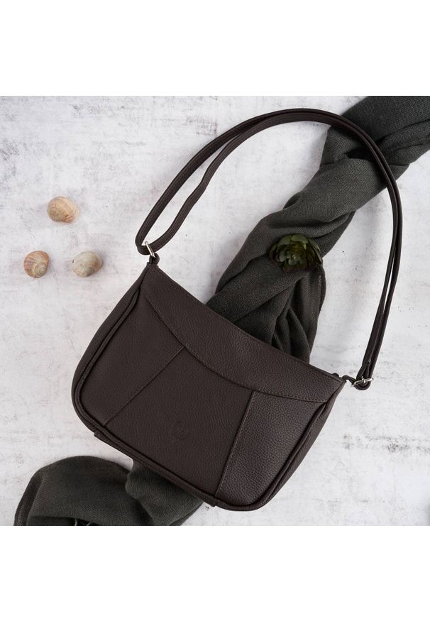 Listonoszka skórzana PAOLO PERUZZI Z-54-BR brązowa. Kolor: brązowy. Materiał: skórzane. Rodzaj torebki: na ramię