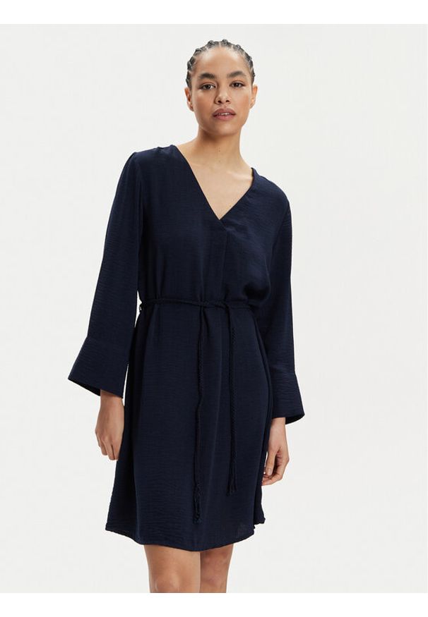 JDY Sukienka codzienna Divya 15321343 Granatowy Regular Fit. Okazja: na co dzień. Kolor: niebieski. Materiał: syntetyk. Typ sukienki: proste. Styl: casual