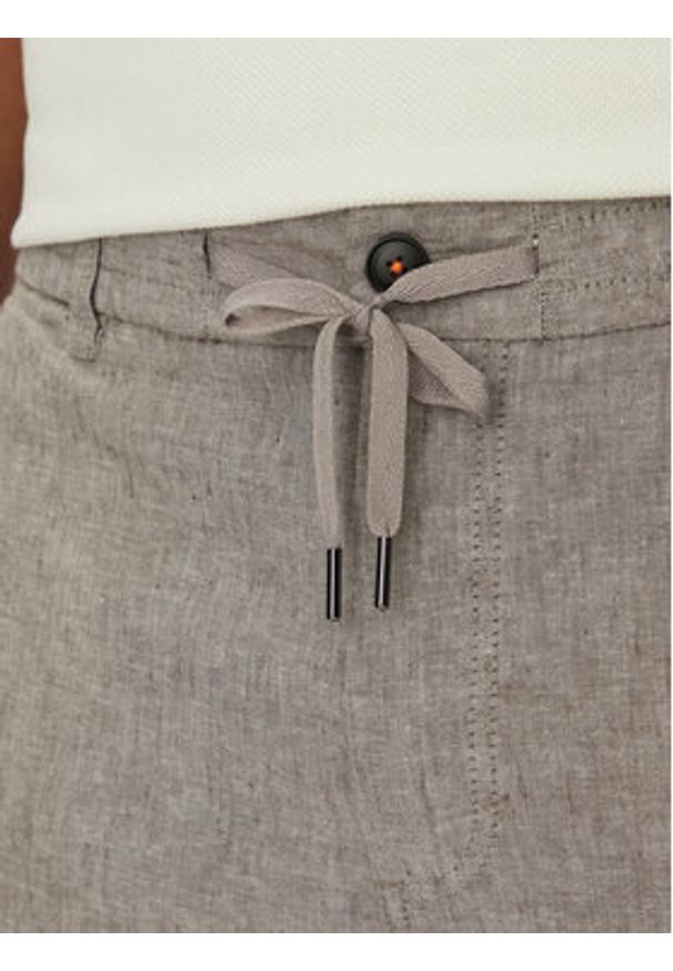 BOSS Szorty materiałowe 50536863 Beżowy Tapered Fit. Kolor: beżowy. Materiał: syntetyk