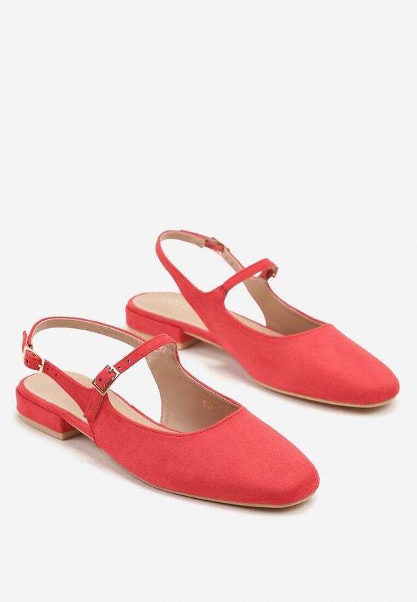 Renee - Czerwone Sandały Slingback Vices z Wkładką ze Skóry Naturalnej Sovritia. Okazja: na spotkanie biznesowe, na co dzień, do pracy. Zapięcie: pasek. Kolor: czerwony. Materiał: skóra. Sezon: lato. Obcas: na płaskiej podeszwie. Styl: elegancki, biznesowy, klasyczny, casual
