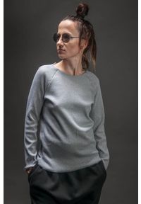 Hultaj Polski - Bluzka jasnoszara damska. Okazja: na co dzień. Kolor: szary. Materiał: dzianina, materiał, bawełna, jeans, elastan. Długość rękawa: długi rękaw. Długość: długie. Wzór: melanż. Sezon: lato. Styl: sportowy, casual, elegancki