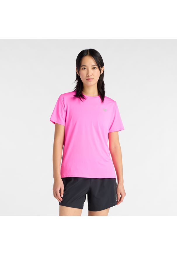 Koszulka damska New Balance WT41222AAB – różowa. Kolor: różowy. Materiał: poliester, materiał. Sport: fitness