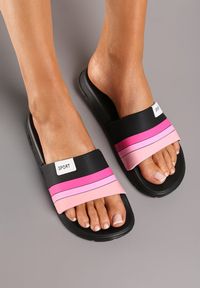 Born2be - Czarno-Różowe Klapki z Lekkiej Pianki na Płaskiej Podeszwie Uvetta. Okazja: na co dzień, na plażę. Nosek buta: otwarty. Kolor: czarny. Obcas: na płaskiej podeszwie. Styl: casual, klasyczny, sportowy #3