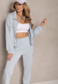 Renee - Jasnoniebieski Komplet Dresowy w Stylu Cargo Bluza i Spodnie Korirana. Kolor: niebieski. Materiał: dresówka. Wzór: aplikacja