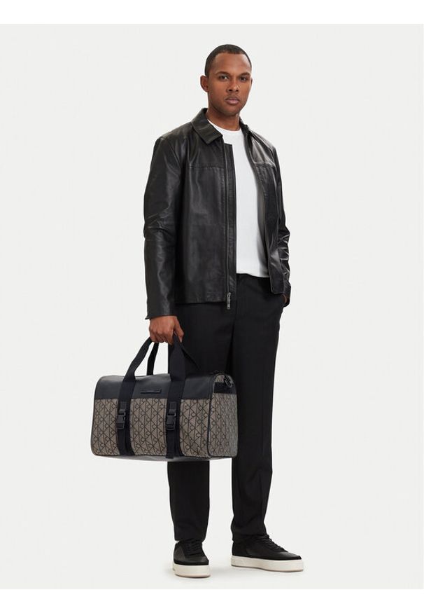 Calvin Klein Torba weekendowa Mixed Emblem Aop LV04D3379G Beżowy. Kolor: beżowy. Materiał: materiał