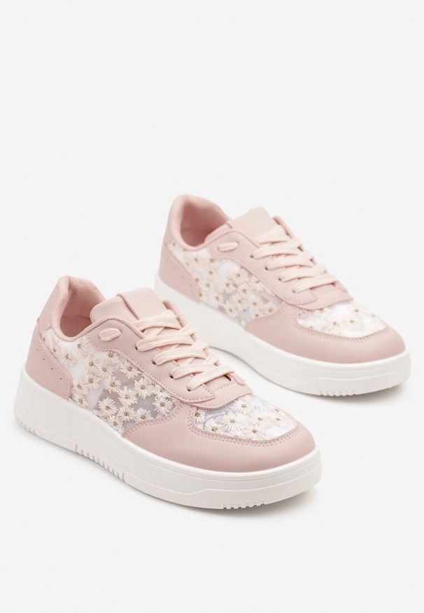 Renee - Różowe Sneakersy z Haftem i Zdobieniami z Siateczki Lirivessa. Okazja: na co dzień, na spotkanie biznesowe, do pracy. Kolor: różowy. Materiał: jeans. Szerokość cholewki: normalna. Wzór: aplikacja, haft