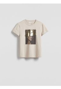 Reserved - Bawełniany t-shirt z nadrukiem - beżowy. Kolor: beżowy. Materiał: bawełna. Wzór: nadruk