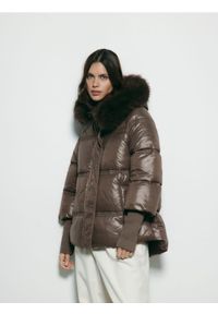 Reserved - Pikowana kurtka - brązowy. Kolor: brązowy. Materiał: tkanina #1