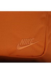 Nike Plecak DB3300-815 Pomarańczowy. Kolor: pomarańczowy. Materiał: materiał #2