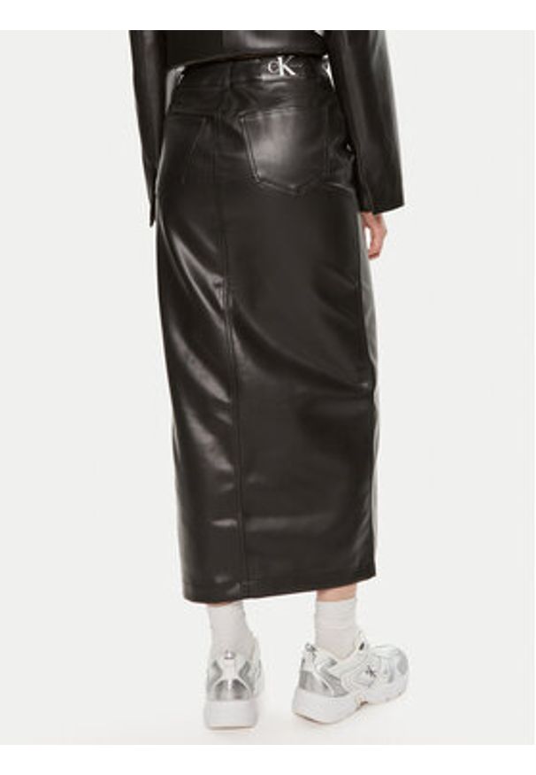Calvin Klein Jeans Spódnica z imitacji skóry J20J223547 Czarny Regular Fit. Kolor: czarny. Materiał: skóra