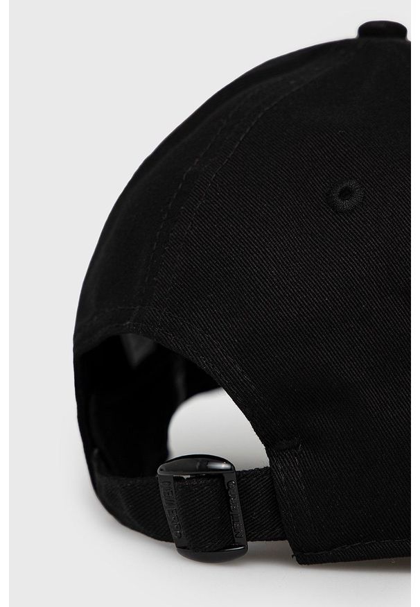 New Era czapka bawełniana kolor czarny z aplikacją. Kolor: czarny. Materiał: bawełna. Wzór: aplikacja