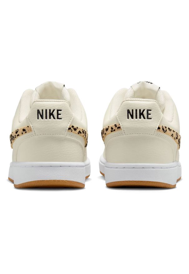 Nike Court Vision Sneakersy damskie. Okazja: na co dzień. Kolor: beżowy. Materiał: guma, materiał, syntetyk. Szerokość cholewki: normalna. Sezon: lato. Model: Nike Court