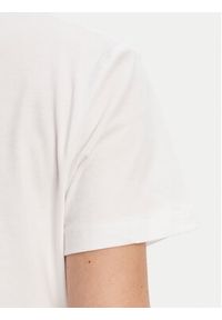 Guess T-Shirt V5YI13J 1314 Biały Regular Fit. Kolor: biały. Materiał: bawełna