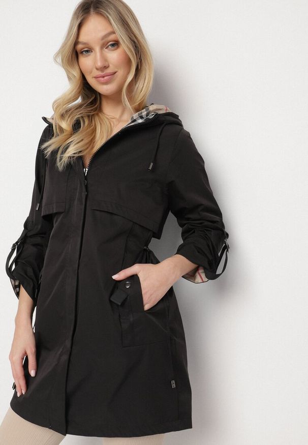 Born2be - Czarna Kurtka Parka z Podpinanymi Rękawami i Kapturem ze Wstawkami w Kratę Kaithna. Kolor: czarny. Materiał: jeans. Wzór: kratka. Styl: klasyczny, elegancki