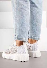 Renee - Białe Sneakersy Vices na Platformie z Ażurową Cholewką Lumerise. Okazja: na co dzień. Kolor: biały. Szerokość cholewki: normalna. Wzór: ażurowy. Obcas: na platformie
