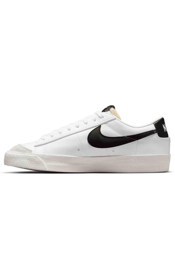 Buty do chodzenia damskie Nike Blazer Low 77. Zapięcie: sznurówki. Kolor: biały. Materiał: materiał, syntetyk, tkanina. Szerokość cholewki: normalna. Sport: turystyka piesza