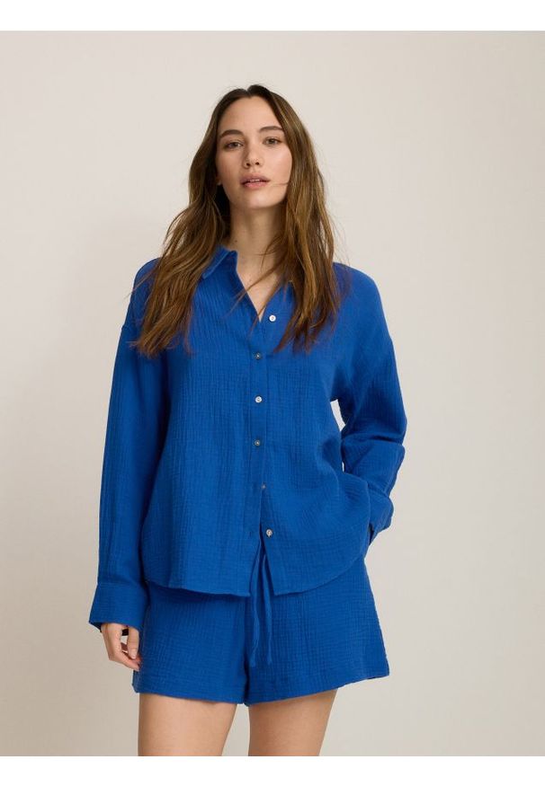 Reserved - Koszula oversize z bawełnianego muślinu - niebieski. Kolor: niebieski. Materiał: bawełna