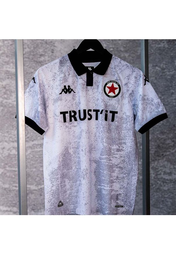 Kappa - Zewnętrzny koszulka Red Star FC 2025/26. Kolor: wielokolorowy, biały, czarny. Sport: piłka nożna